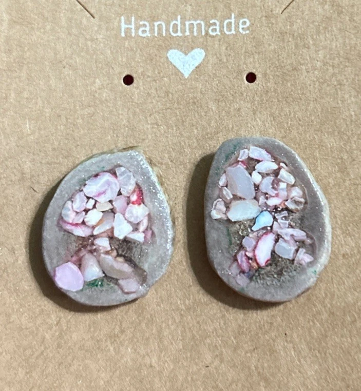 Pendientes de asta de ciervo mula hechos a mano por nuestra familia de tradiciones comerciales Foto 1 de 1