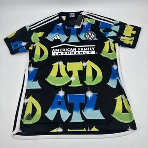 NUEVA Camiseta de Fútbol Atlanta United FC Graffiti The 404 L 2023 Delgada RARA - Imagen 1 de 10