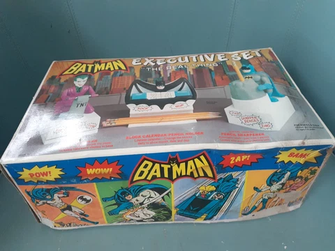 Working Batman Executive Desk Set w/Box, Packing, Instructions, Joker, Calender Cover