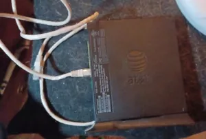 AT&T 4111N 4 Port 10/100 Wireless Router With Ethernet cord only. no adapter - Picture 1 of 4