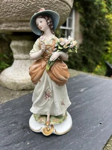 FIGURA CAPO-DI-MONTE DAMA CON FLORES de TYCHE TOSCA  - Imagen 1 de 10