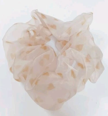 Scrunchie de gran tamaño, soporte de cola de caballo, color: bronceado, estampado de corazón Foto 1 de 2