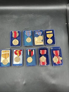 Lote de 9 medallas vintage de Estados Unidos de la Primera Guerra Mundial y Segunda Guerra Mundial en cajas originales - Imagen 1 de 24