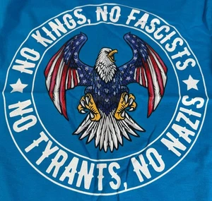 T-Shirt No Kings No Fascists No Tyrants amerikanische Flagge Adler blau Größe Small - Bild 1 von 4
