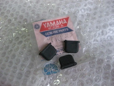 YAMAHA DT100 DT175 DT250 DT360 DT400 VMAX1200 VMAX12 DAMPER SIDE COVER x1 NOS Foto 1 de 3