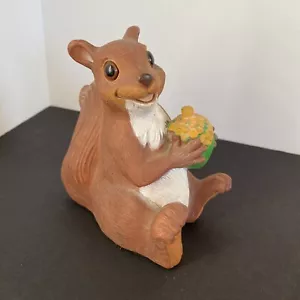 Artline Squirrel holding acorn with a smile Garden Ornament or house - Picture 1 of 9