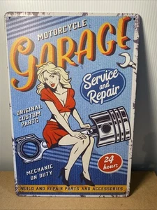 50er Jahre Motorrad Garage Kunst 8 "x12" Blechschild Frau auf Kolben gewagt - Bild 1 von 2