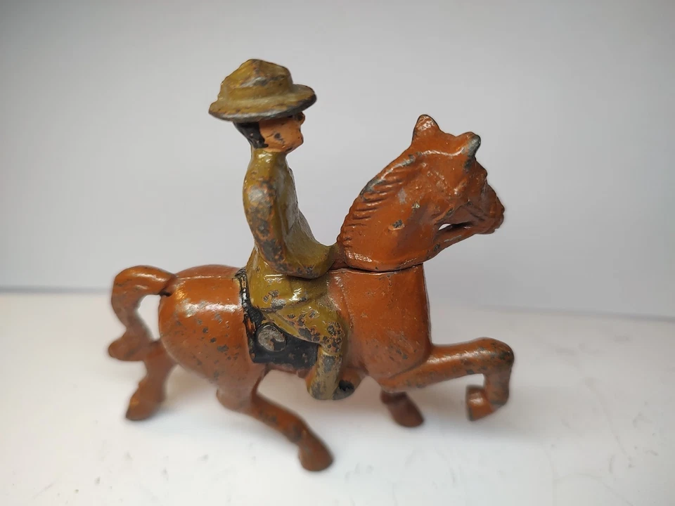 Caballería de hierro gris de EE. UU. Foto 1 de 3