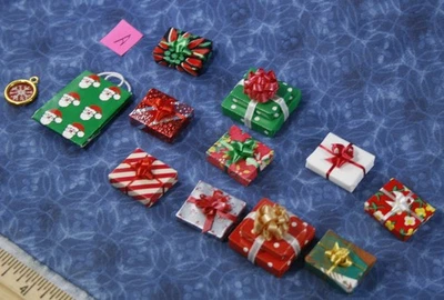 LOTE Valor Casa de Muñecas Miniatura NAVIDAD Regalos Imagen Bolsa de Regalo 1:12 A Foto 1 de 3