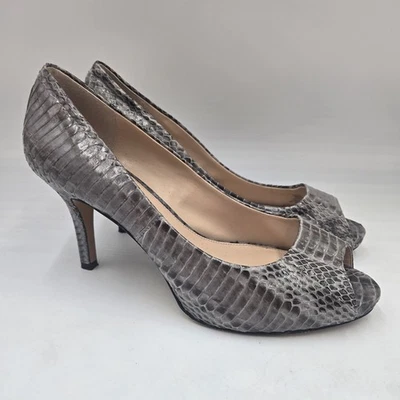 Zapatos de tacón Vince Camuto para mujer gris piel de serpiente punta abierta talla 9 M elegantes Foto 1 de 4