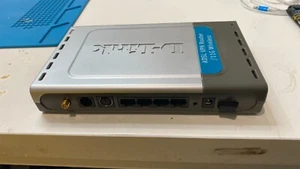 D-Link DSL-G804V Wireless VPN Router - Picture 1 of 4
