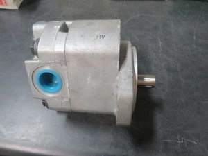 Hydraulic Pump REXROTH 2897T28 F11-J3 37037963 (NEW - No Box) - Picture 1 of 6