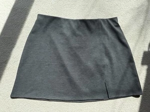 H&M Women’s Dark Grey Mini Skirt Tiny Front Slit Elastic Waistband Large L New - Picture 1 of 8