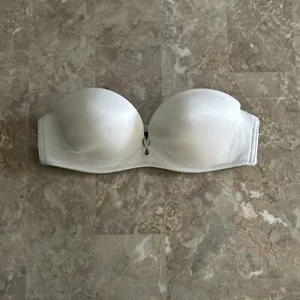 Victoria’s Secret Bombshell Plunge - Picture 1 of 2