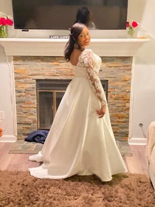Gorgeous White Bridal/Ball Gown, Lace Bodice and Sleeves (Size 6-8)- BEST OFFER - Picture 1 of 6