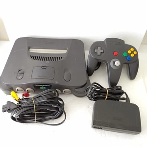 Nintendo 64 Schwarz Spielekonsole Getestet Funktioniert mit Ladegerät, Controller, AV Kabel - Bild 1 von 10