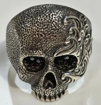 Anillo de hombre David Yurman ondas plateadas calavera con pavé ojos de diamantes negros talla 12 Foto 1 de 3