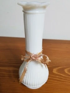 White Milk Glass Vintage 6" Flower Bud Vase - Picture 1 of 4