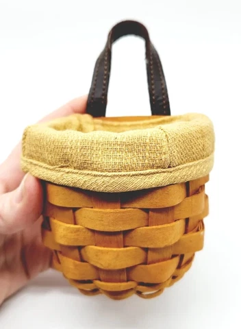 Vintage Longaberger 2001 Picnic Treat Handwoven Basket acorn nut fabric bell Cover