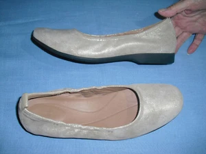 Ballerine Clarks destrutturate donna pelle oro metallizzato US 11 M UK 8,5 - Foto 1 di 5
