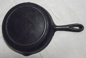 Vintage No. 5 Cast Iron Skillet 8 1/8" Heat Ring Made in USA No Spin - Picture 1 of 9