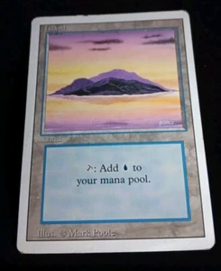 MTG Island Revised Regular Land - Picture 1 of 1