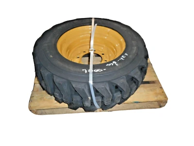 Un (1) neumático y llanta TITAN HD 2000 II 10-16,5 (mano derecha) para minicargadoras Foto 1 de 4