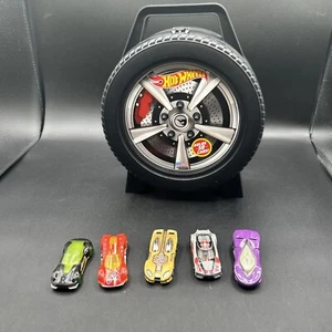 Hot Wheels 30-Car Storage Case With Easy Grip Carrying Handle with 4 cars - Picture 1 of 4