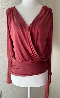 Top envolvente Anthropologie Deletta rojo con manga campana y lazo lateral, para mujer talla XS Foto 1 de 4