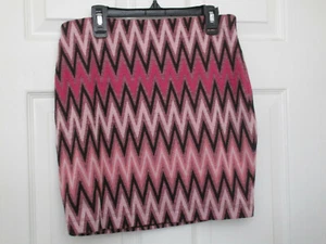 EXPRESS HIGH WAISTED CHEVRON STRICK MINIROCK NEU MIT ETIKETT GRÖSSE XS UVP $ 49,90 - Bild 1 von 3