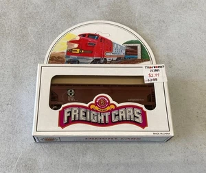 Bachmann N Scale Freight Cars #73661 ATSF 301489 Center-Flow Hopper - Picture 1 of 12