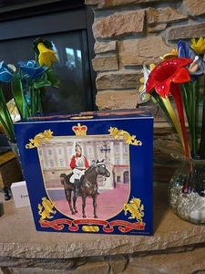 Breyer 2003 Trakehner "Rettungsschwimmer der Queen's Household Cavalry".  Neu! - Bild 1 von 7