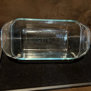 Pyrex Bread Loaf Pan Glass Bakeware 1.5 Qt Ovenproof Standard Size - Picture 1 of 4