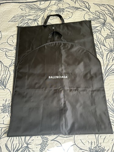 Borsa per indumenti Balenciaga nera 63”* 25”. Ottime condizioni