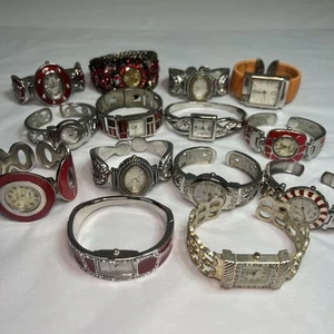 Lote de relojes joyas estrás algunos disfraces vintage materiales mixtos Estate - Imagen 1 de 5