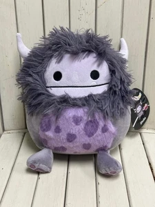 NUOVO Squishmallows Day 8" pollici serie selezionata SHEBA the Bigfoot Highland Cow - Foto 1 di 9