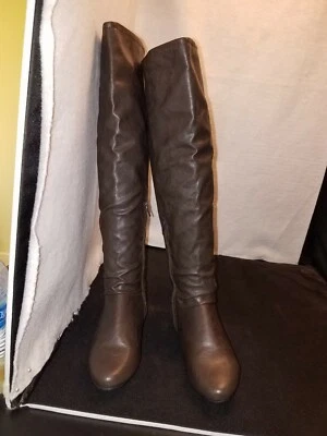 Новый без коробки US6 Charlotte Russe ТЕМНО-КОРИЧНЕВЫЙ ИСКУССТВЕННЫЙ LEA. ДО КОЛЕНА МИНДАЛЯ НОСОК ПЛАТЬЕ БОТИНКИ - Изображение 1 из 4