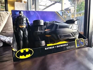 [BRAND NEW]  2021 - Batman & Batmobile - DC Comic - Toy - Picture 1 of 4