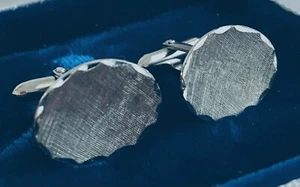 VINTAGE  Sterling Silver Dolan&Bullock Cufflinks with a  Textured silver design - Picture 1 of 9