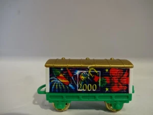 Weihnacht / Eisenbahn / Waggon mit Happy 2000 / Grüner Boden Motiv - Bild 1 von 1