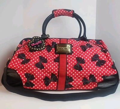 Bolsa de viaje Betsey Johnson Rolling Carryon Betseyville roja/negra pajarita bolsillo interior Foto 1 de 4