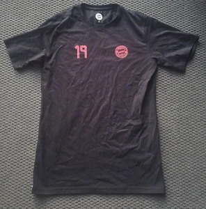 Bayern Munich #19 Alphonso Davies Short Sleeved T-Shirt Size S Used VGC - Picture 1 of 3