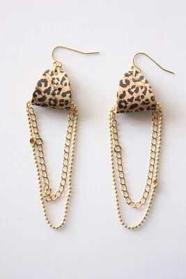 Pendientes Corcho Estampado Leopardo con Adorno de Cadena, Nuevos, Hechos a Mano Foto 1 de 4