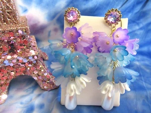 STUNNING LILY OF THE VALLEY BLUE PURPLE FLOWER CRYSTAL STATEMENT EARRINGS NEW - Picture 1 of 5