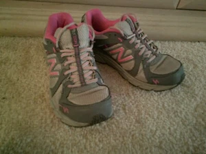 New Balance 402 Women’s Running Shoes Sneakers  Size 7.5 - Picture 1 of 5