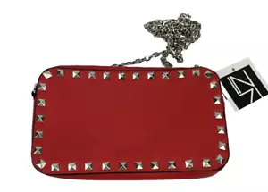 Bandolera roja con tachuelas Inzi para mujer cartera cadena plateada correa 2 cremalleras nueva con etiquetas - Imagen 1 de 9