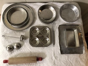 15-Piece Vintage Aluminum Child's Baking Set - Picture 1 of 5