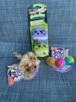 Juguetes para gatos Catnip Hartz: 3 bolas de jingle, 1 roedor, 2 gatos de peluche de hierba gatera OFERTA Foto 1 de 4