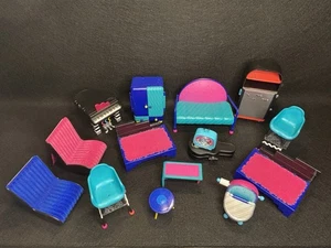 Lote grande de muebles para casa de muñecas LOL Surprise OMG - Imagen 1 de 8