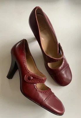 Zapatos de tacón JOAN & DAVID 8,5 RIBETE FESTONEADO Mary Jane correa sin cordones rojo cordobés Foto 1 de 4